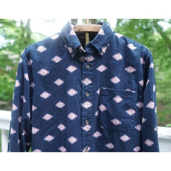 Lands’ End Men’s Navy Southwestern Button Up Shirt - Picture 2 of 7